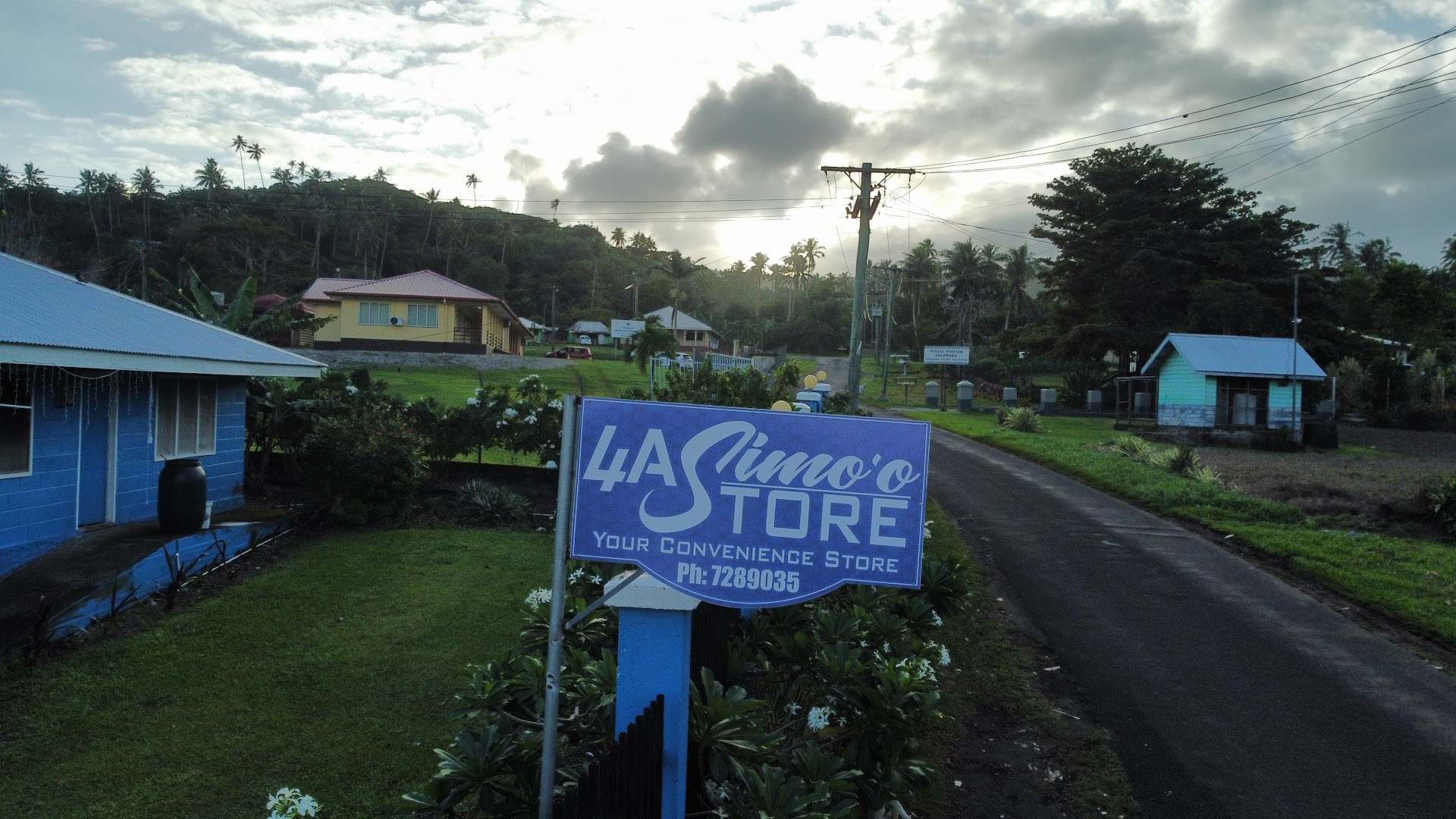 4A Simo'o Store: clear signage identifies the shop