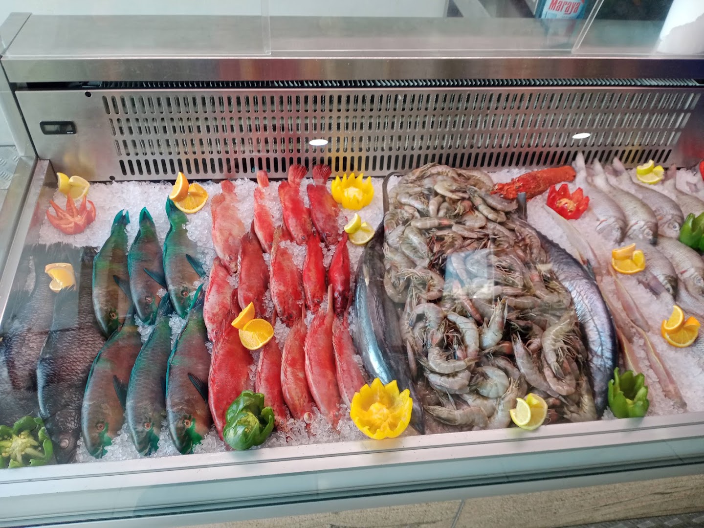 Al Karkand: appetizing display of fresh seafood