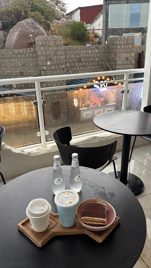 Fog Coffee: appealing cafe table setting