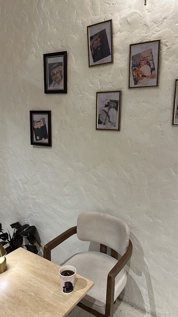 Lunaris Coffee: pleasant cafe interior atmosphere