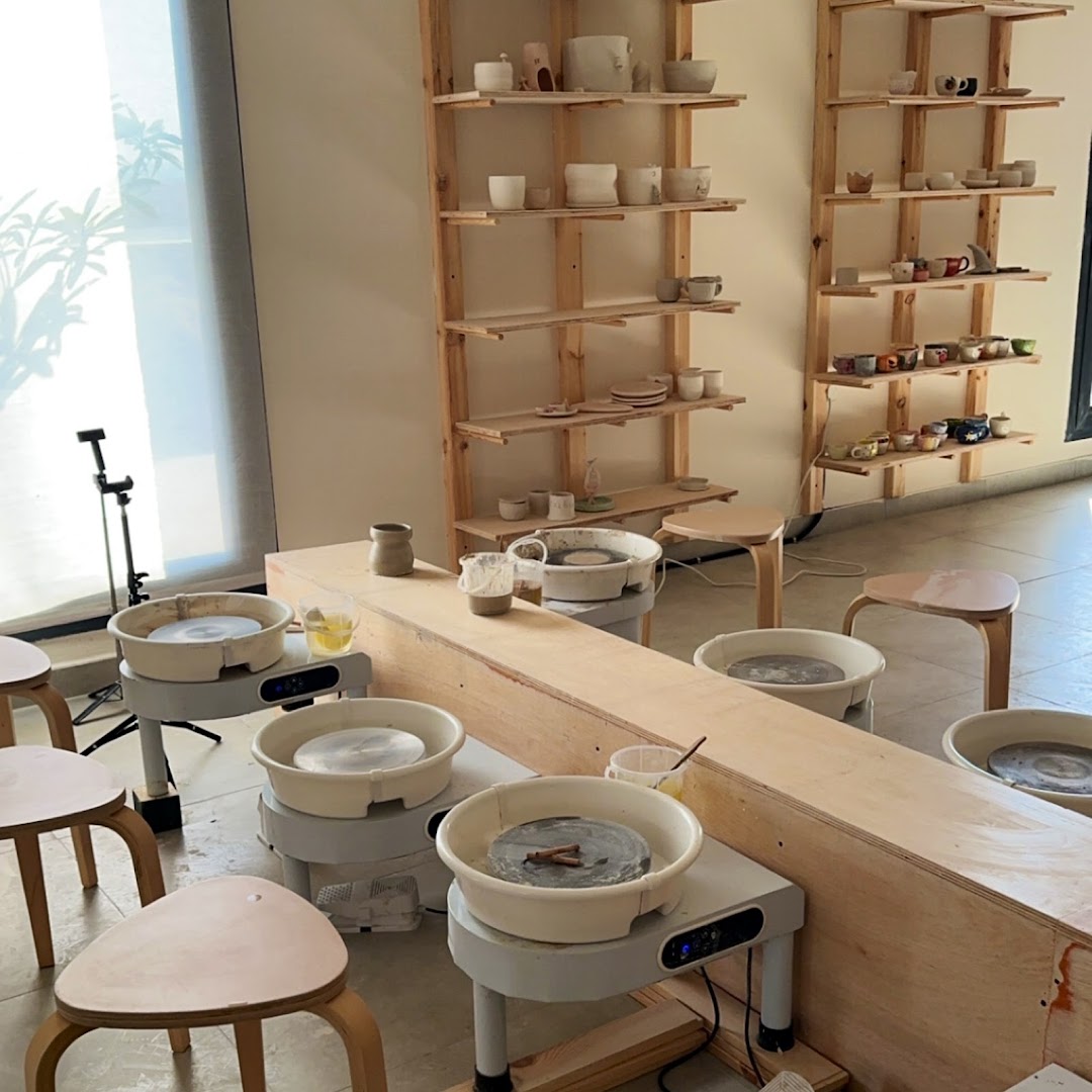 Smoky Ceramics Studio: clear view of studio workspace