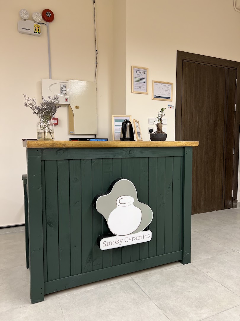 Smoky Ceramics Studio: clear photo of shop counter