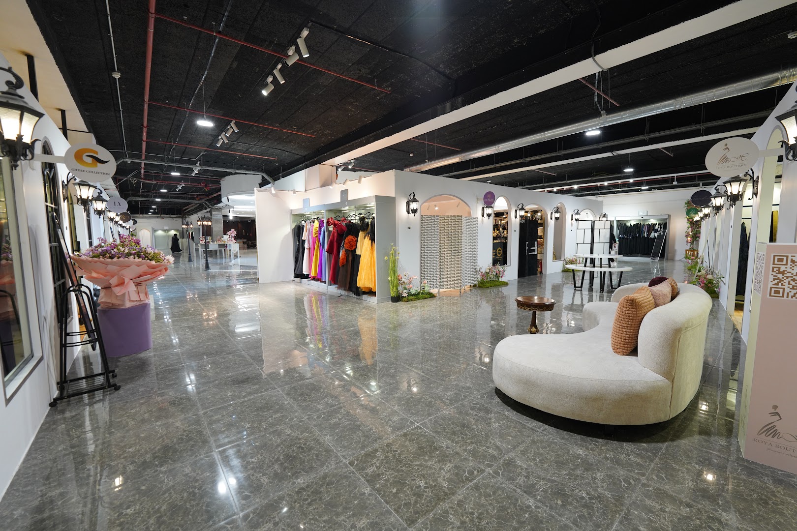 Glow Hub: clear, professional interior shop photo