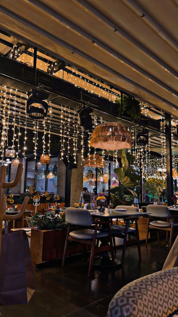 Mr. Hakan's: attractive and inviting venue atmosphere