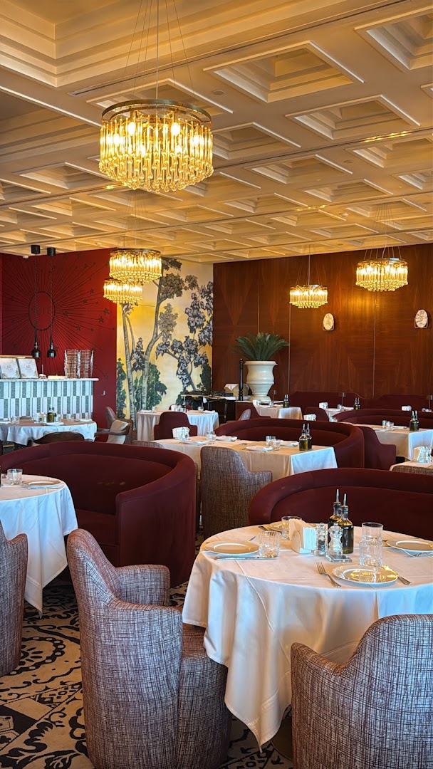Noto: high quality interior atmosphere shot