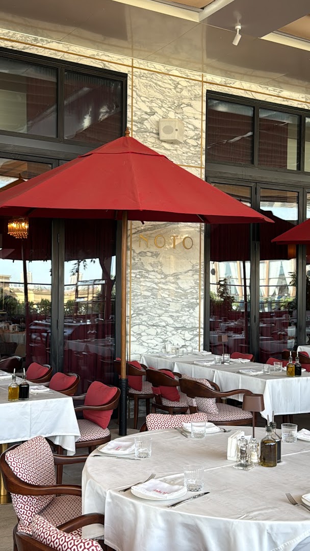 Noto: attractive, professional shot of terrace