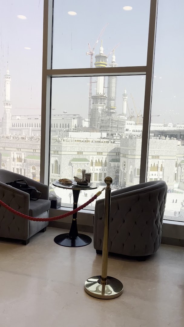 Al Shorfa Restaurant: attractive view and restaurant seating