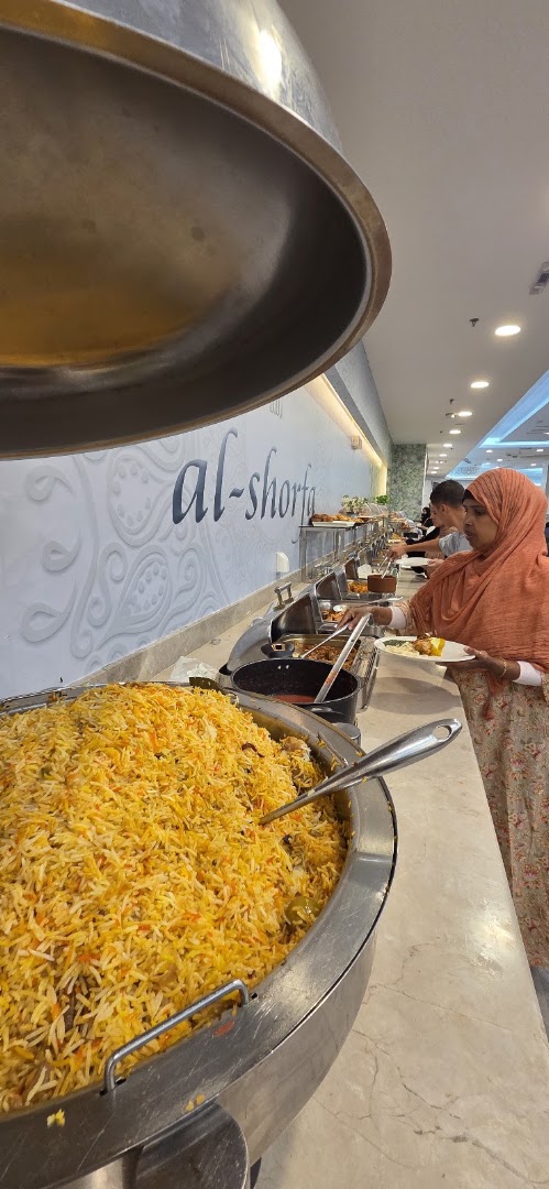 Al Shorfa Restaurant: appetizing buffet food display
