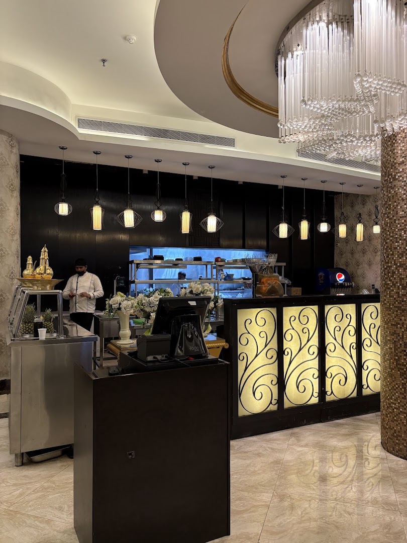 Seeneez Restaurant & Cafe: clear, professional interior shot