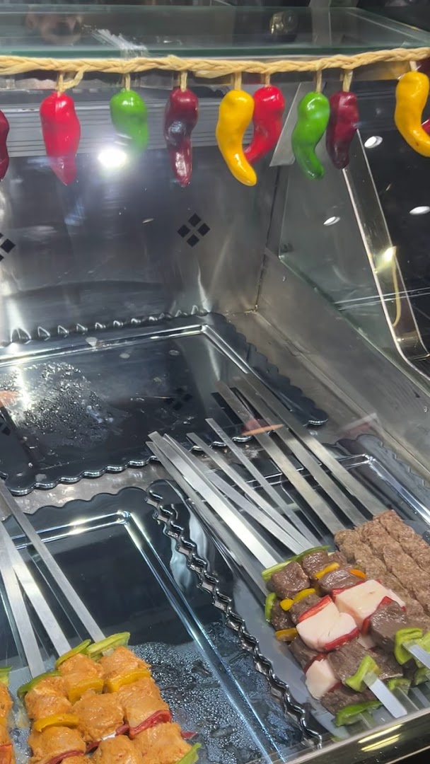 Baaaaa Restaurant Madinah: appetizing display of fresh food