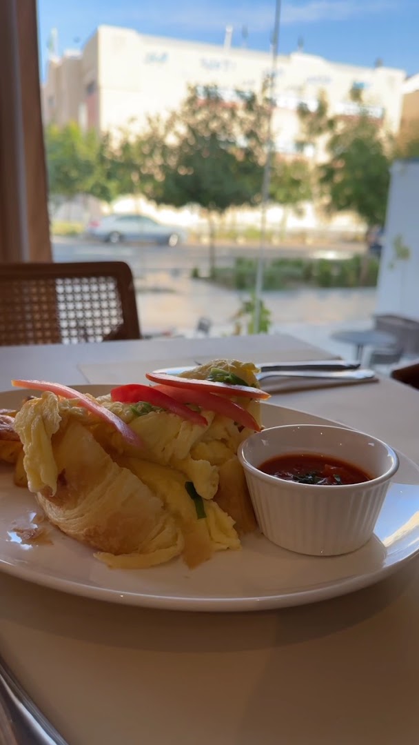 Kaboun: appetizing food photo in venue