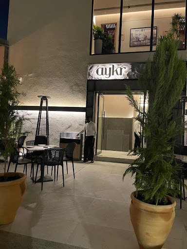 Aykr: clear, professional shot of venue