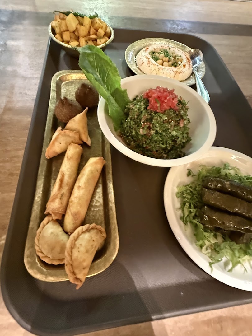 Liza: appetizing display of restaurant food