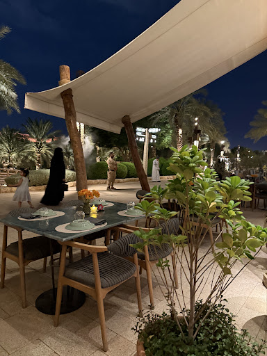 Long Chim: inviting atmosphere and professional composition