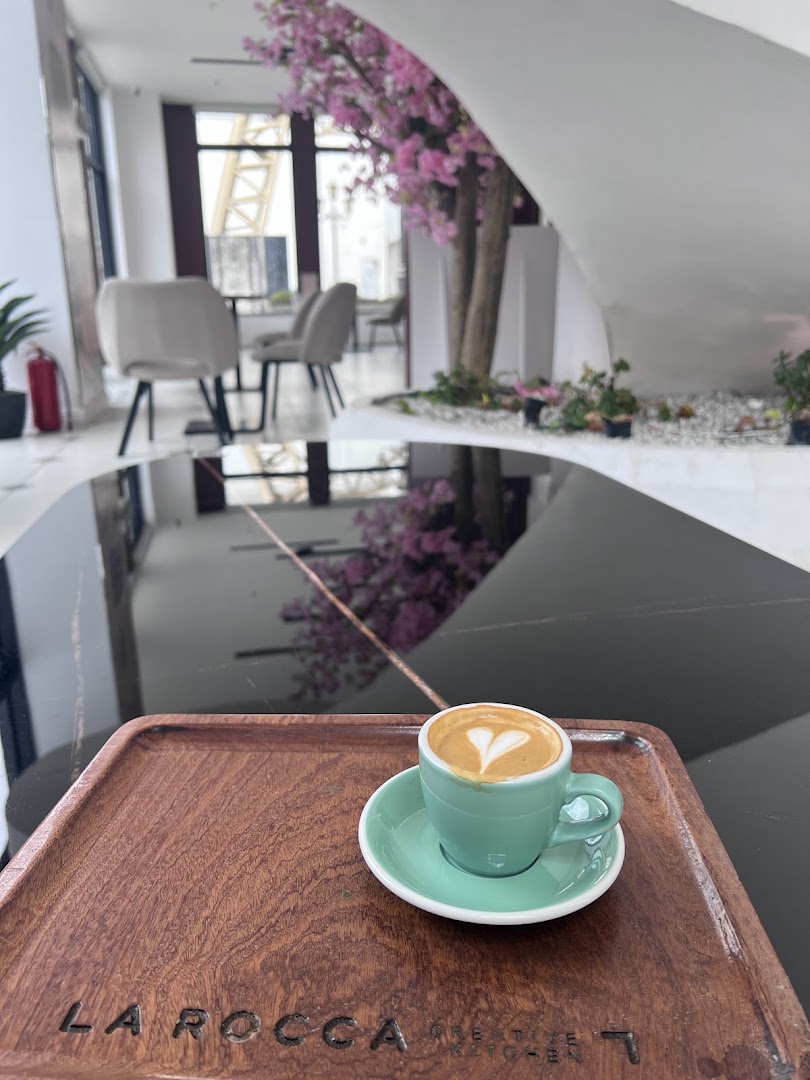 La Rocca: attractive interior and coffee presentation