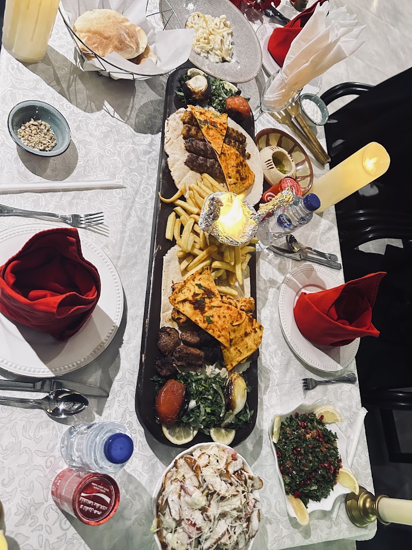 Guzel Saray Restaurant: appetizing food presentation and atmosphere