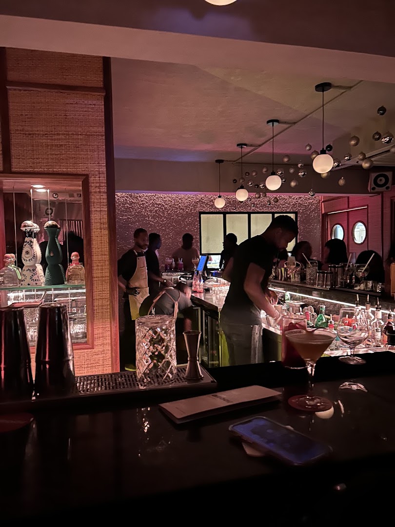 Groov: authentic bar atmosphere well