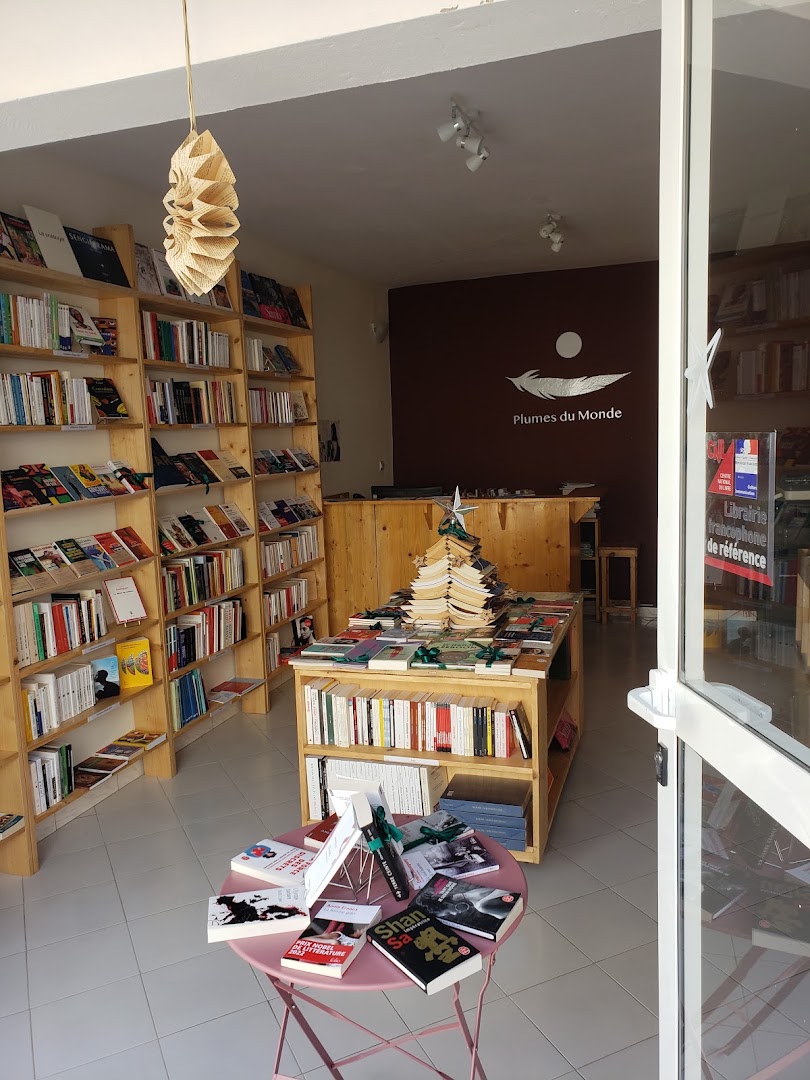 Librairie Café Plumes du Monde: clear, inviting view of interior