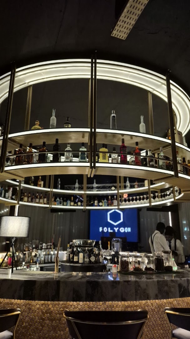 Polygon Lounge: high quality interior bar shot