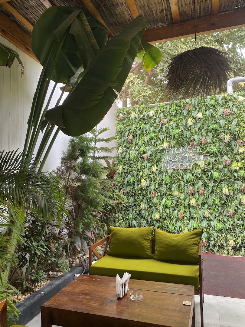 The Lounge Dakar: attractive and inviting restaurant atmosphere
