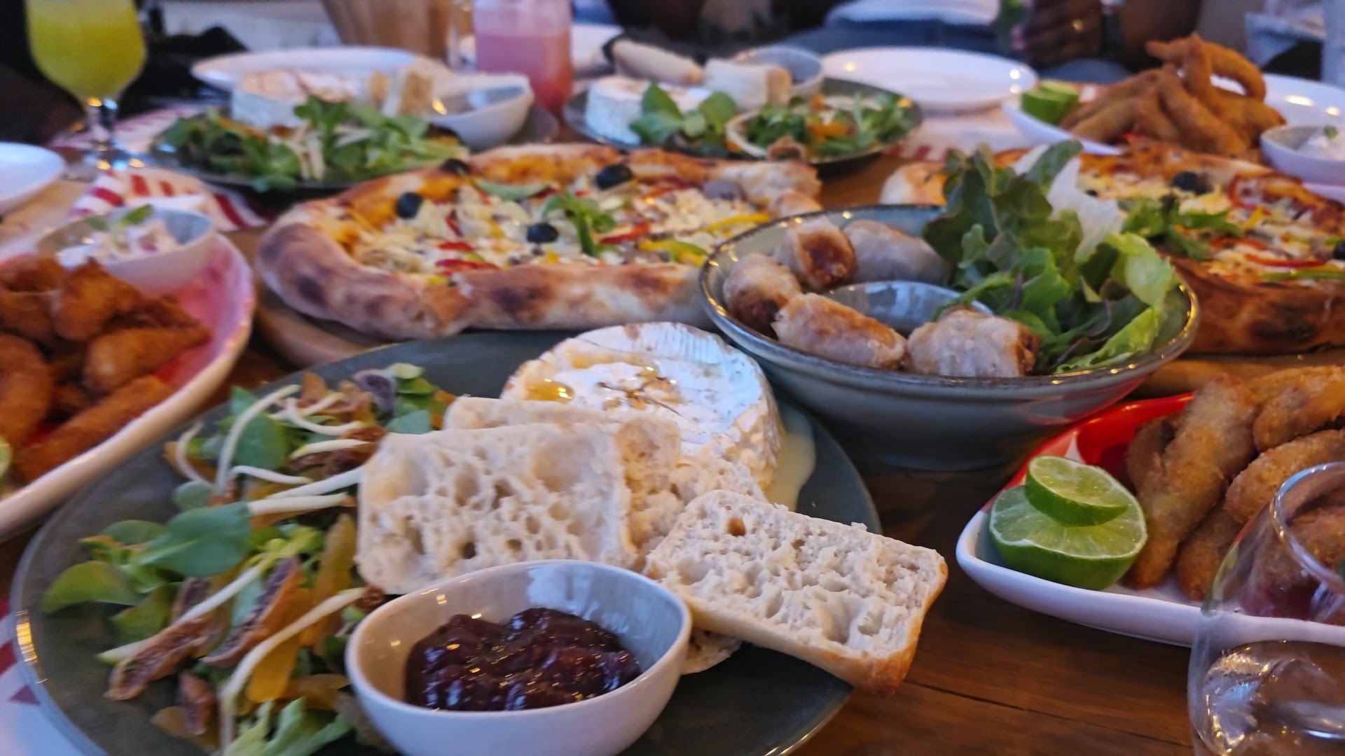 Yemanjā: appetizing variety of brunch food