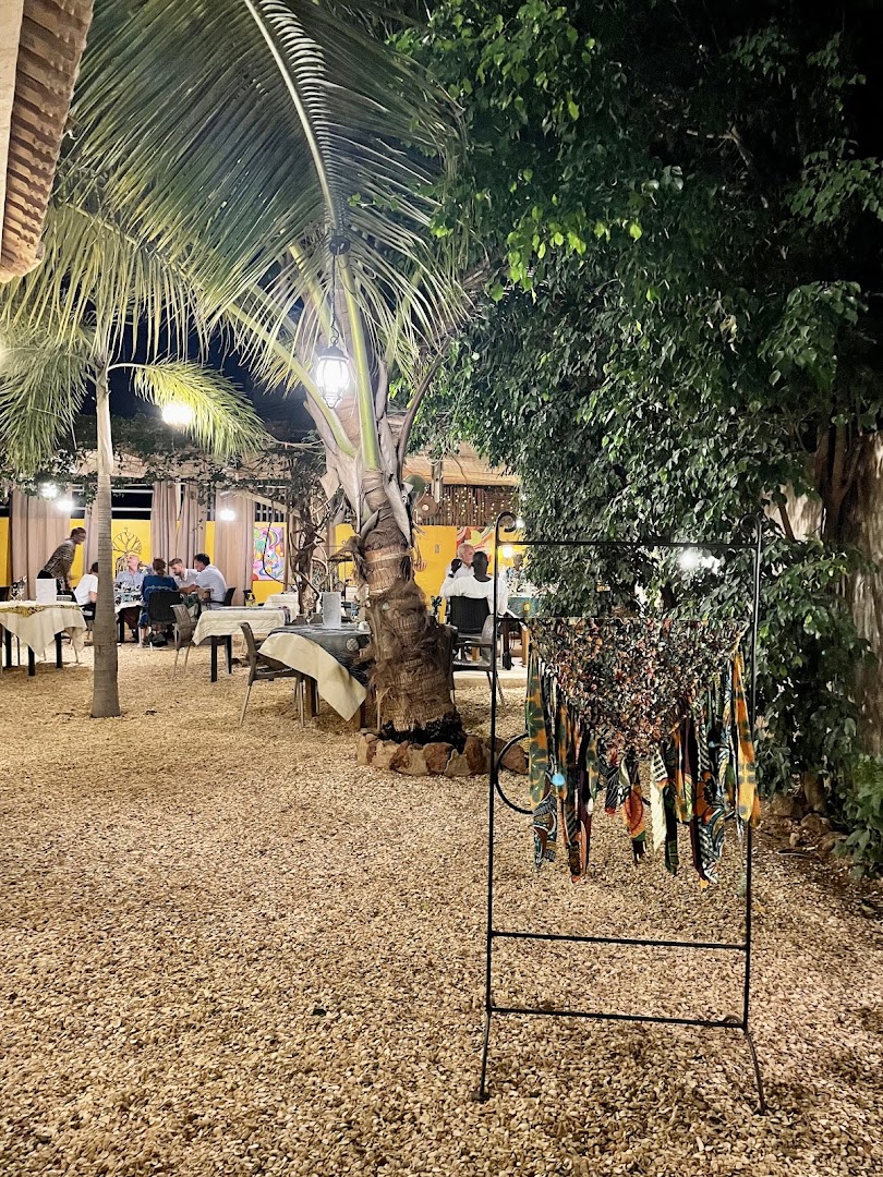 L'O à la Bouche: inviting restaurant terrace atmosphere