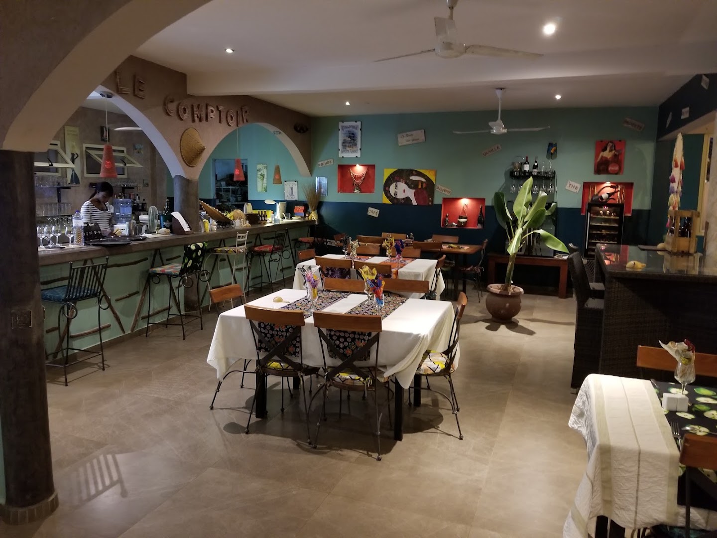 L'O à la Bouche: clear view of restaurant interior