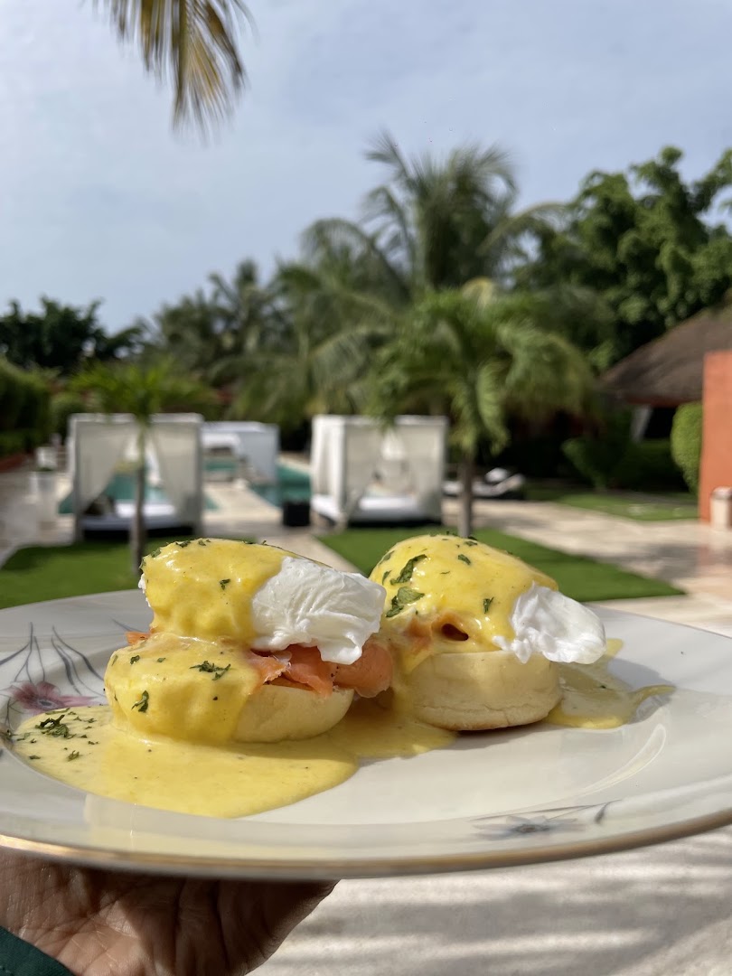 The Black Diamond Restaurant: appetizing food with nice background