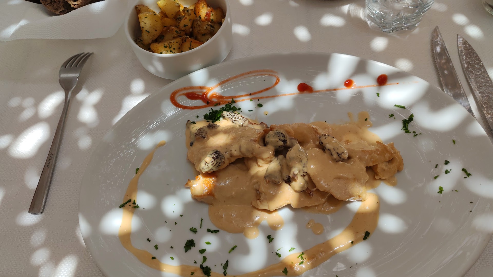Face à la Mer: appetizing food photo with lighting