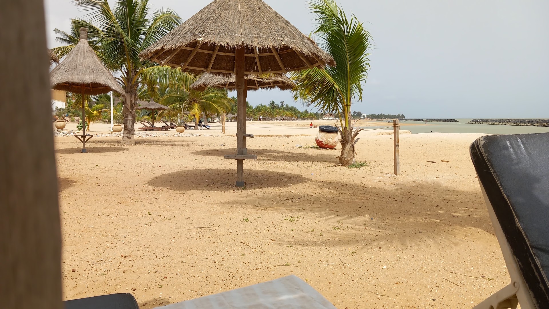 Face à la Mer: inviting beach restaurant atmosphere