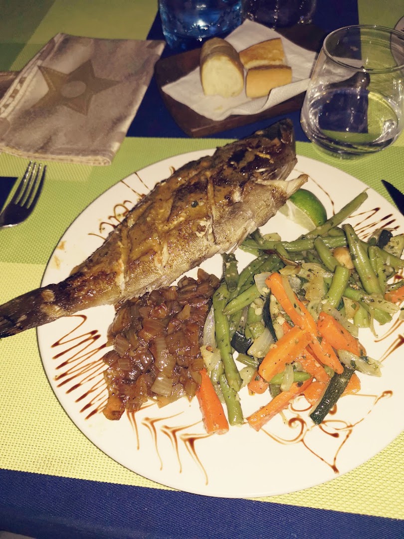 Le Petit Jardin: appetizing, well-lit food presentation