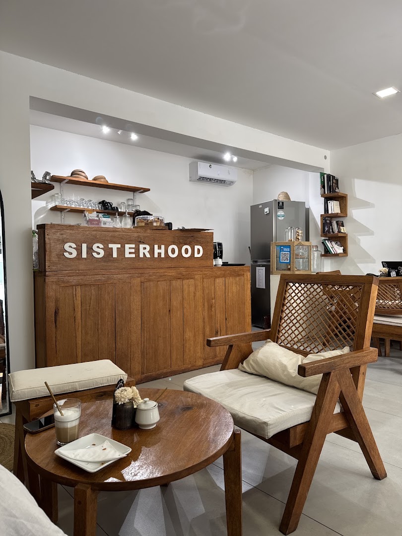 Sisterhood Coffee Shop: clear, inviting interior atmosphere
