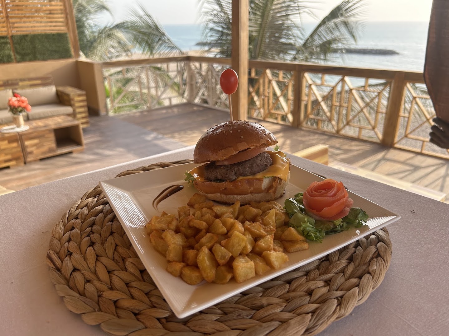 Touky Lounge The Rooftop: appetizing food with scenic background
