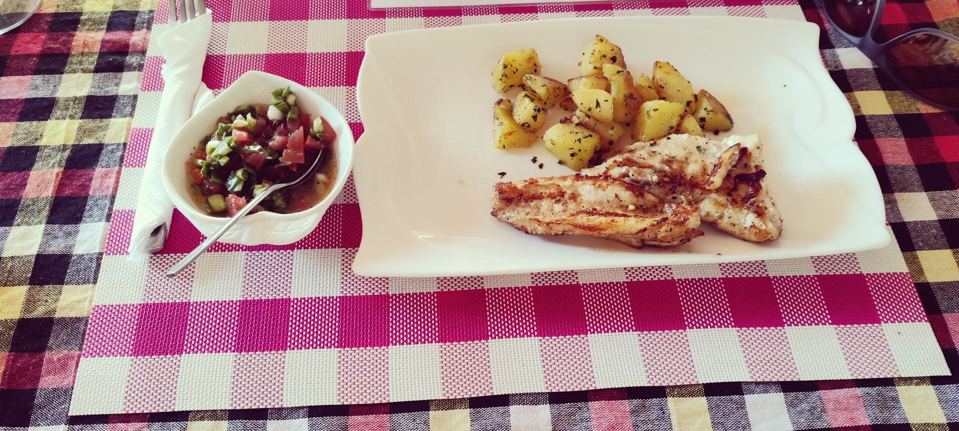 Les Délices de Yéta: appetizing photo of restaurant meal
