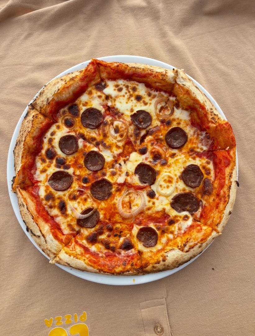 Yolo Pizza: appetizing, clear photo of pizza