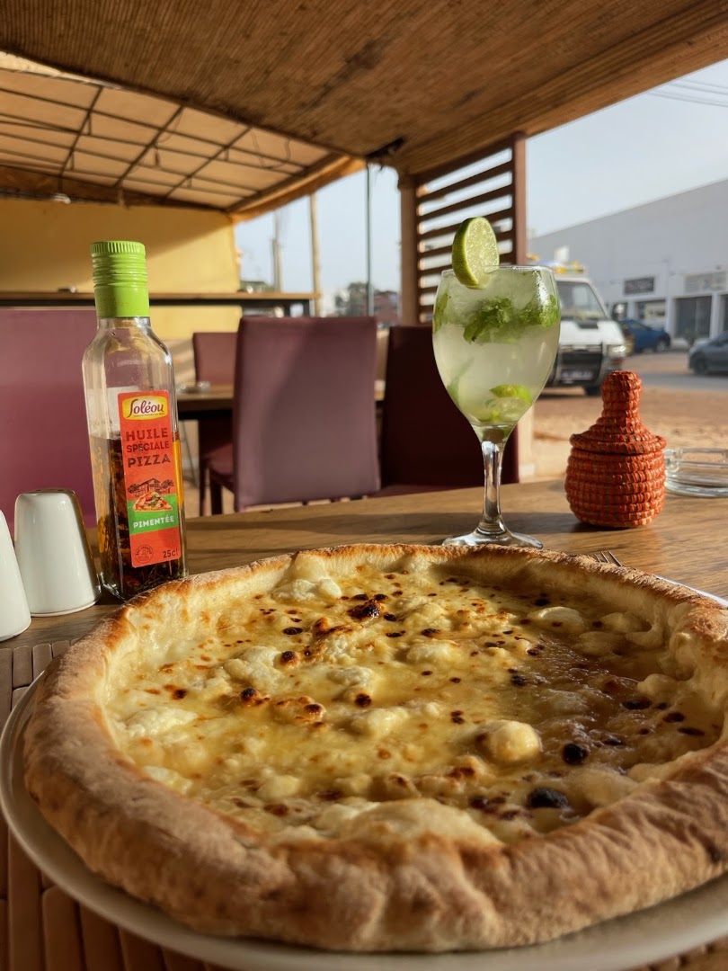 Yolo Pizza: appetizing food and drink photo