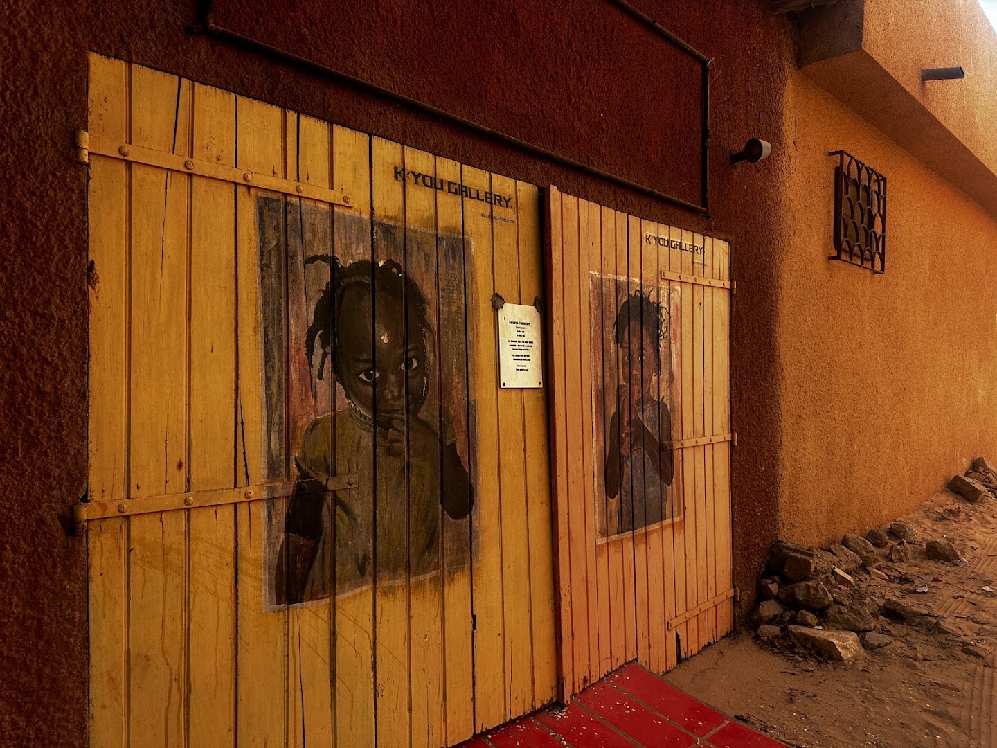 K'You Gallery: gallery exterior and art