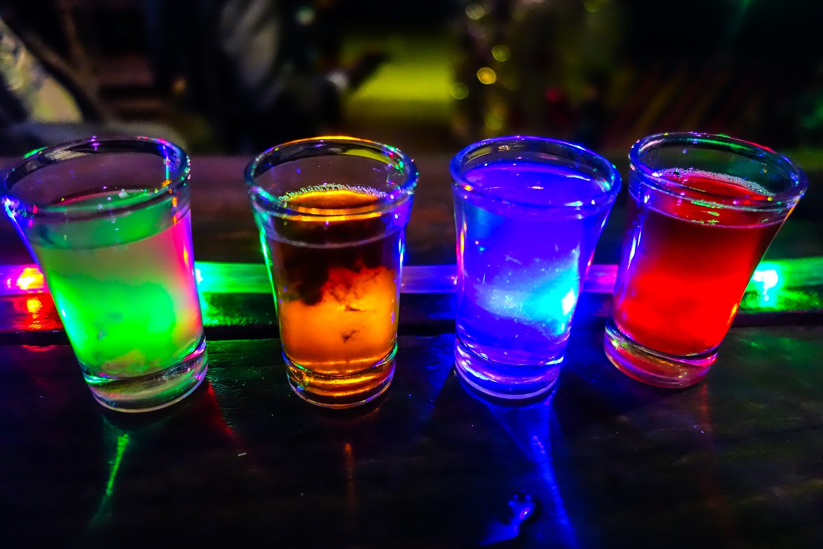 Le K'méléon: vibrant photo of bar drinks