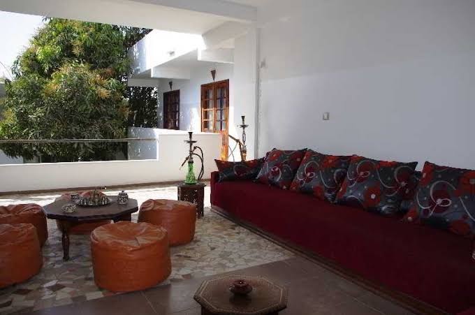 Hôtel Kadiandoumagne: inviting hotel lounge area