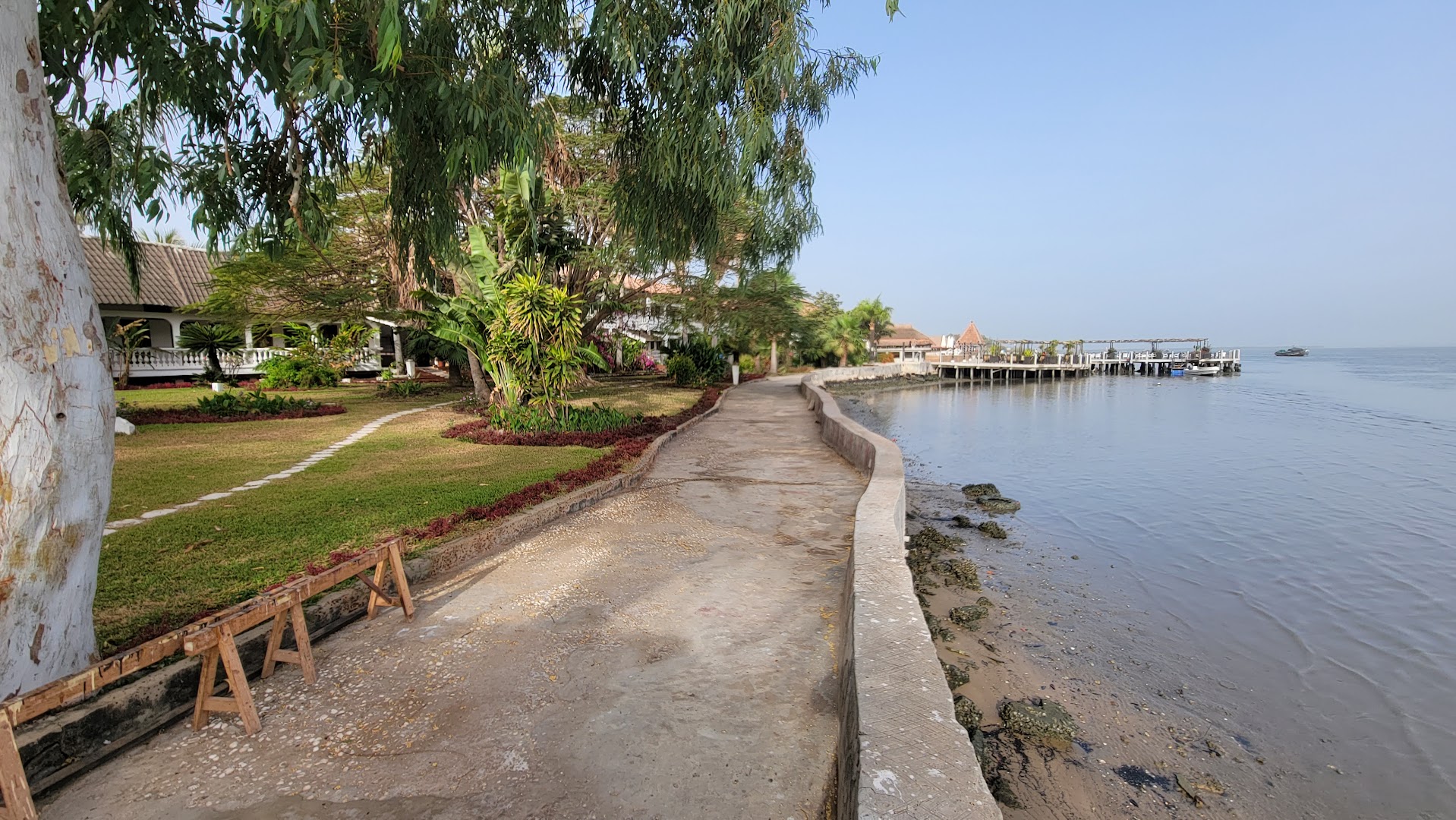 Hôtel Kadiandoumagne: beautiful scenic view of hotel grounds