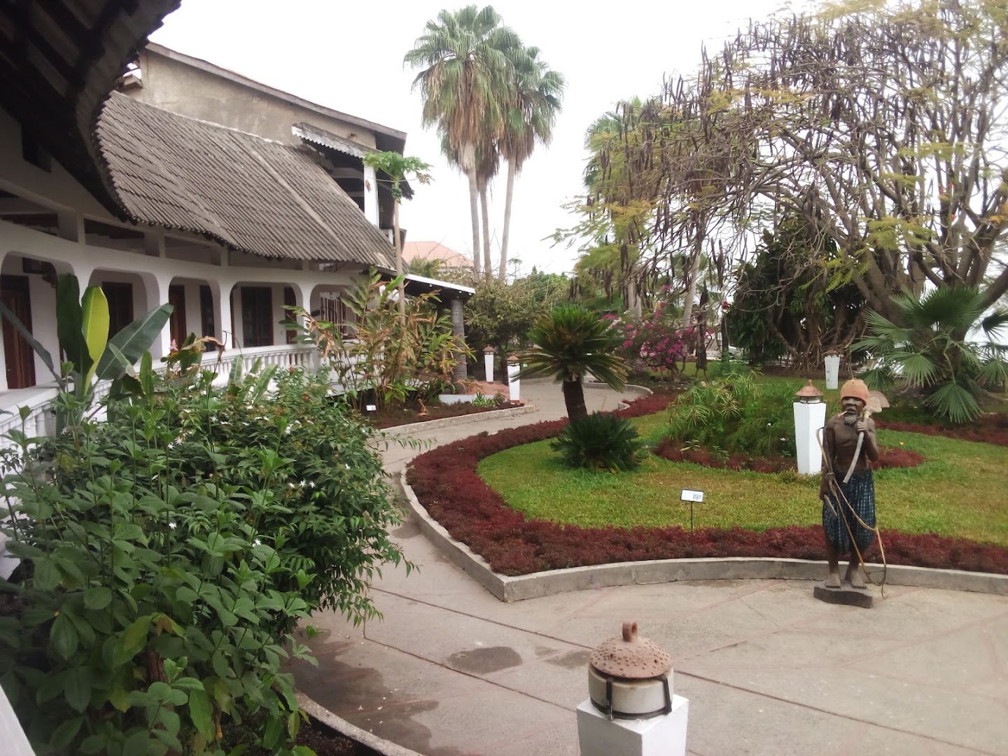 Hôtel Kadiandoumagne: attractive hotel grounds and architecture