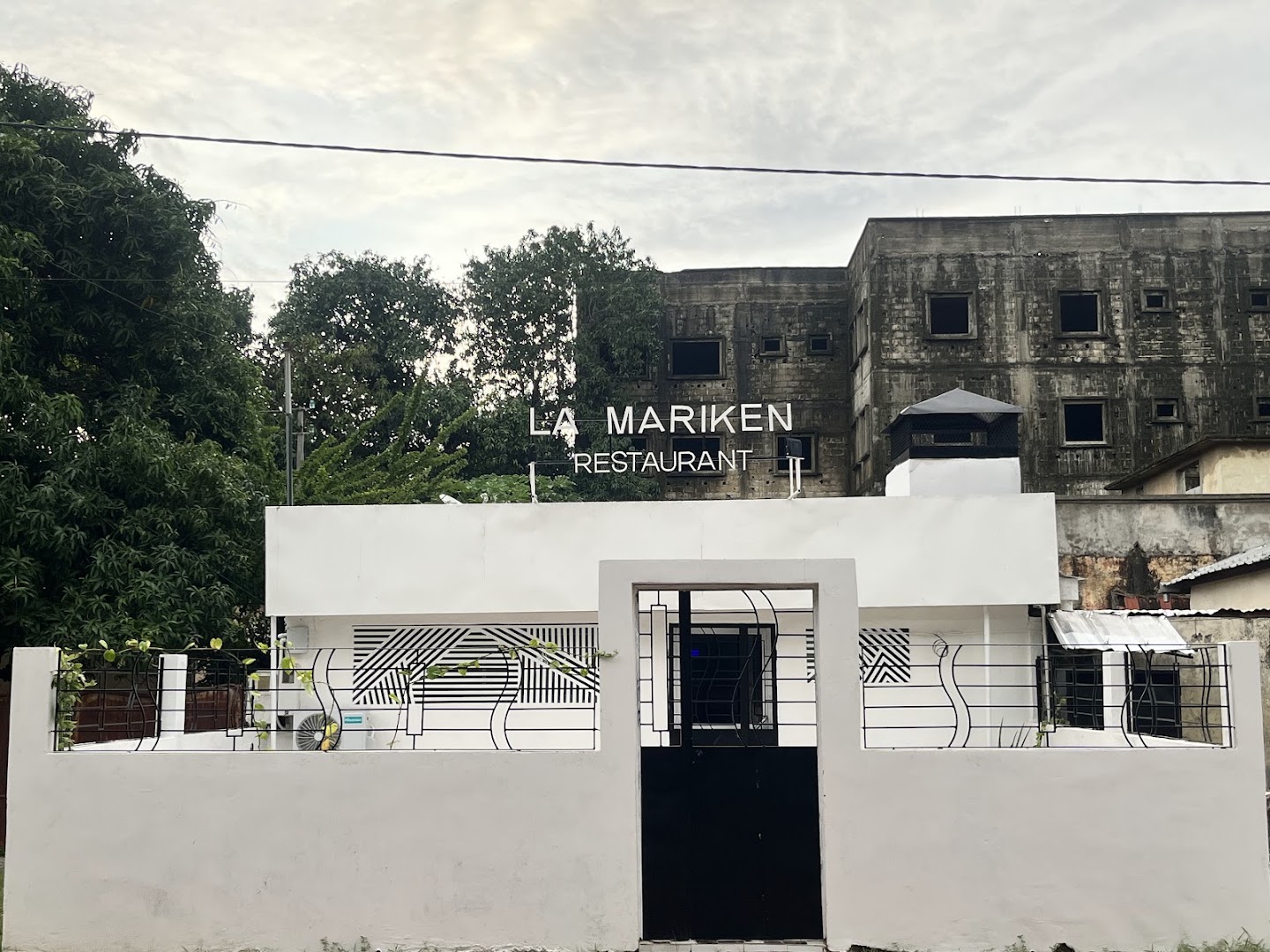 La Mariken: clear exterior shot of venue