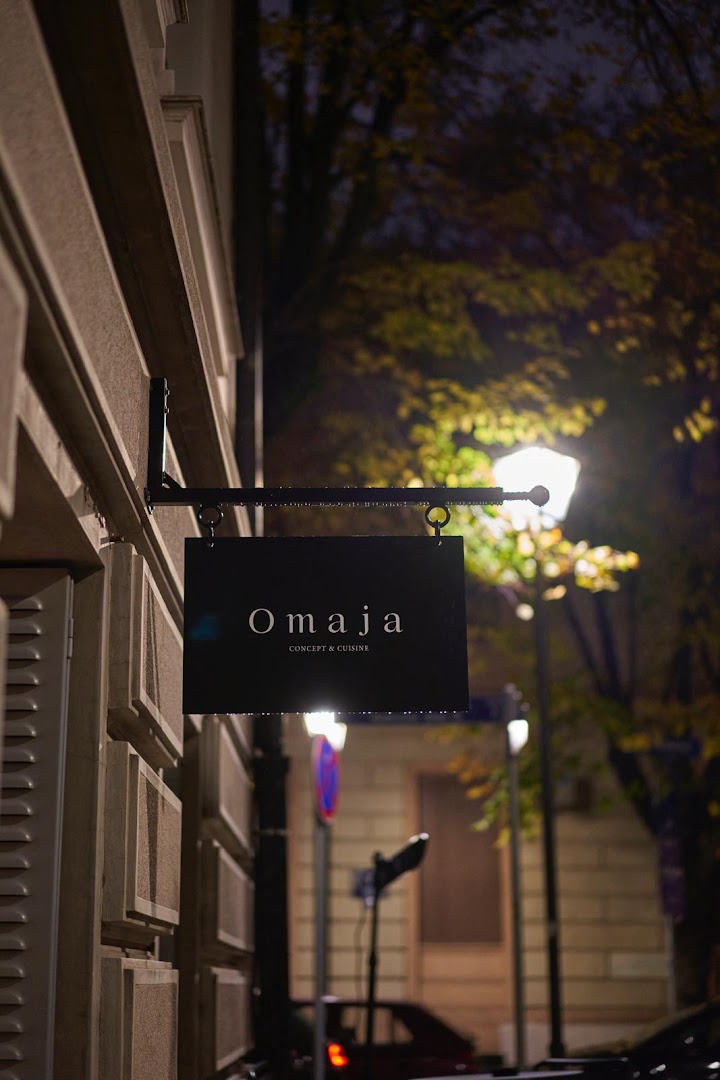 Omaja: professional exterior signage photo