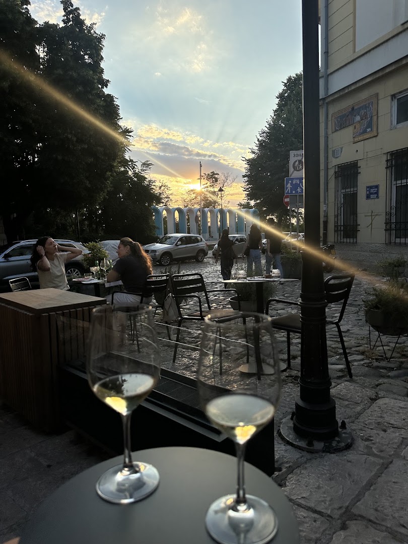 Omaja: atmospheric shot of restaurant terrace