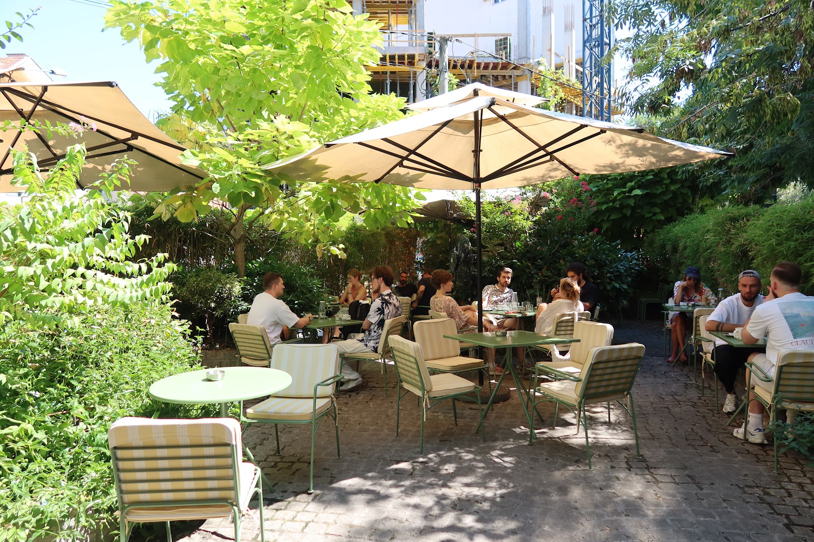 Sonder Dorćol: inviting outdoor terrace atmosphere