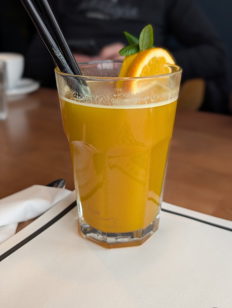 Komuna Gastro Bar: appetizing photo of a drink