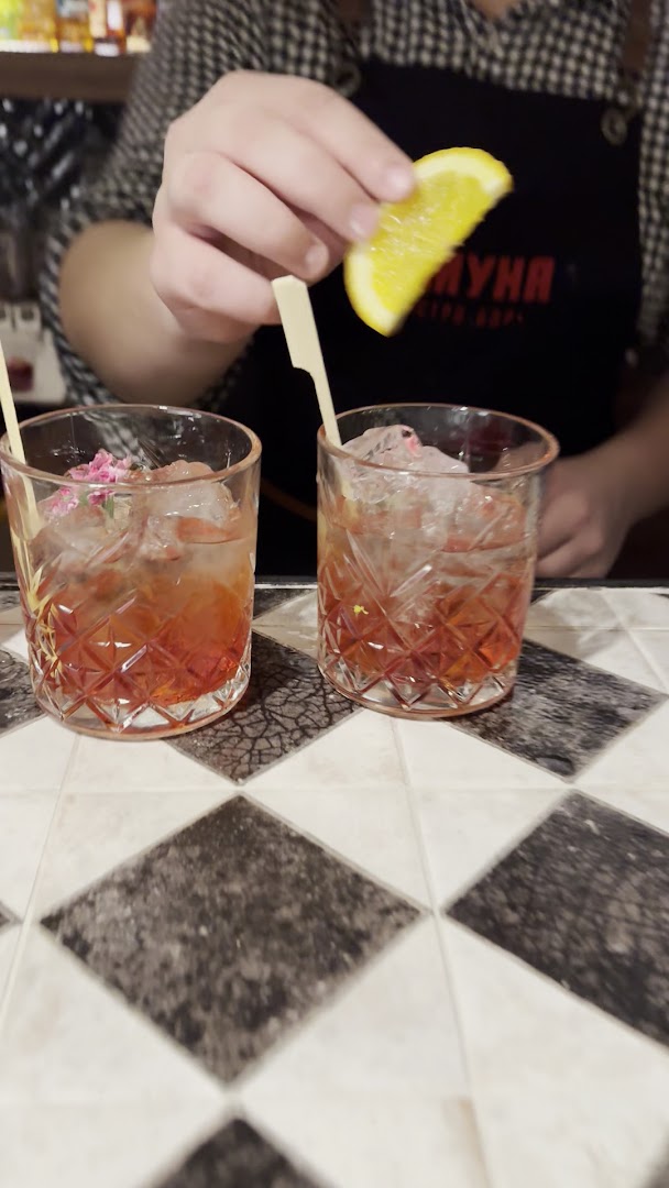 Komuna Gastro Bar: high quality drink preparation photo