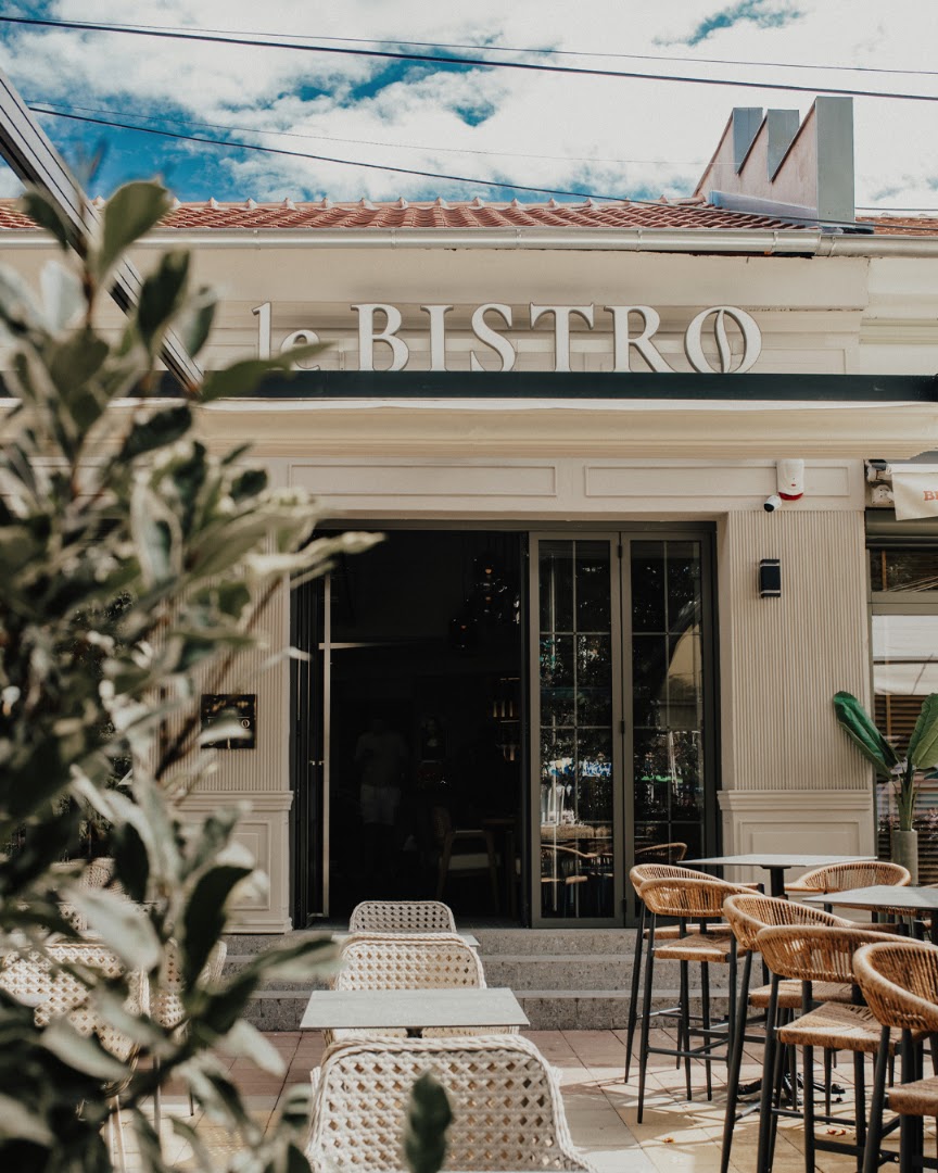 LeBistro: professional and inviting exterior shot