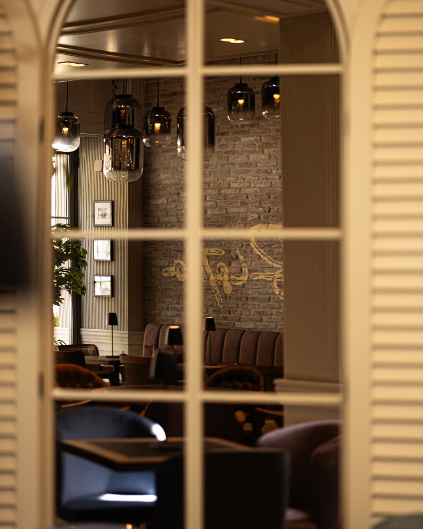 LeBistro: beautiful atmospheric interior shot