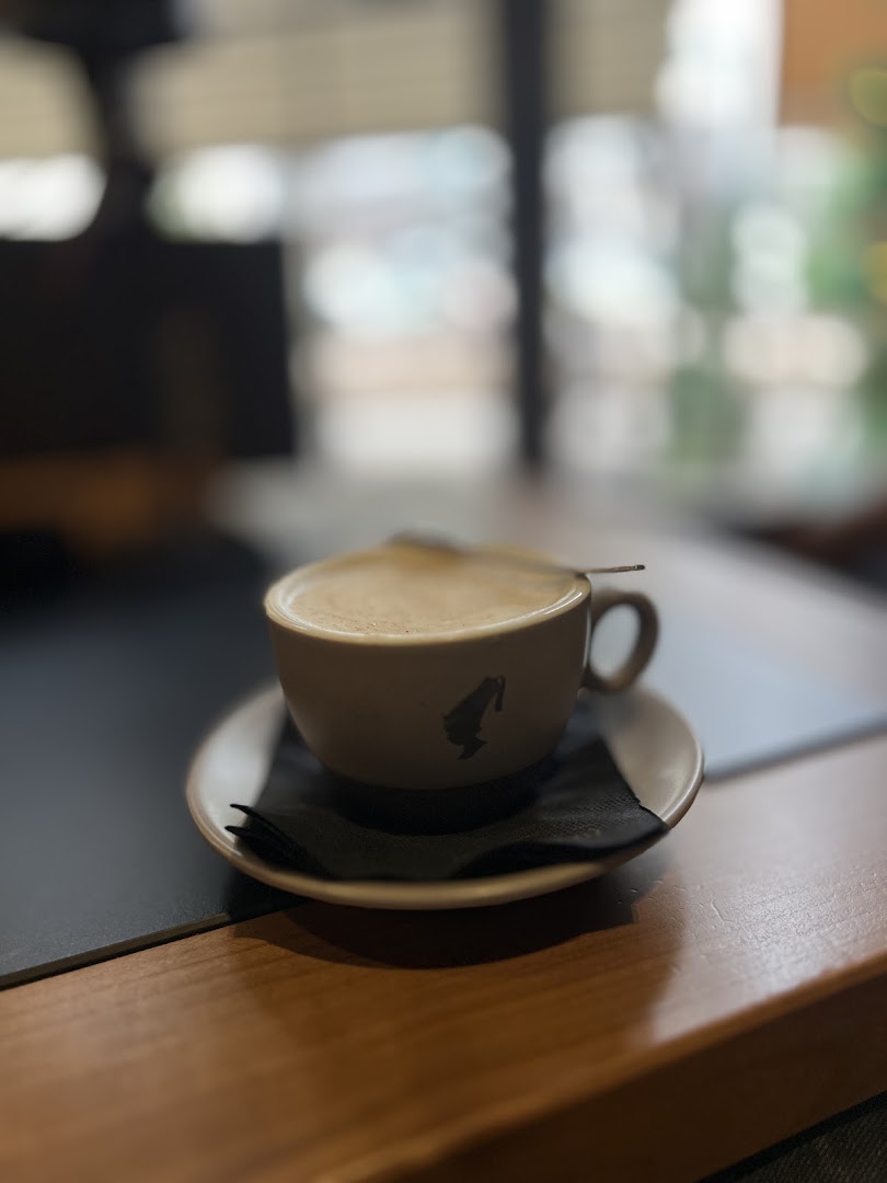 LeBistro: high quality, professional coffee shot